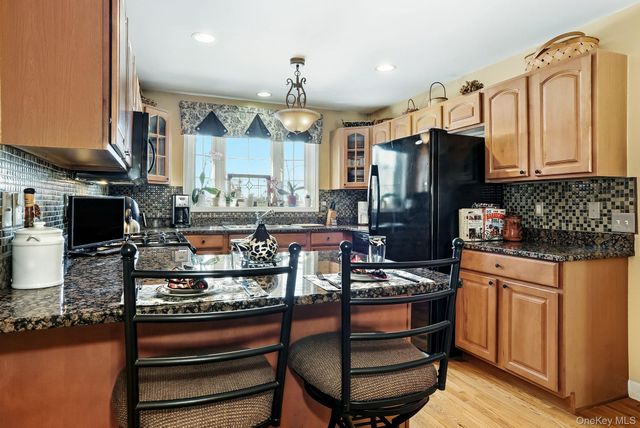 1604 Pondview Loop, Wappingers Falls, NY 12590