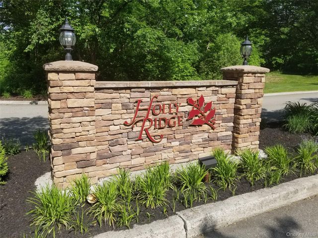 1604 Pondview Loop, Wappingers Falls, NY 12590