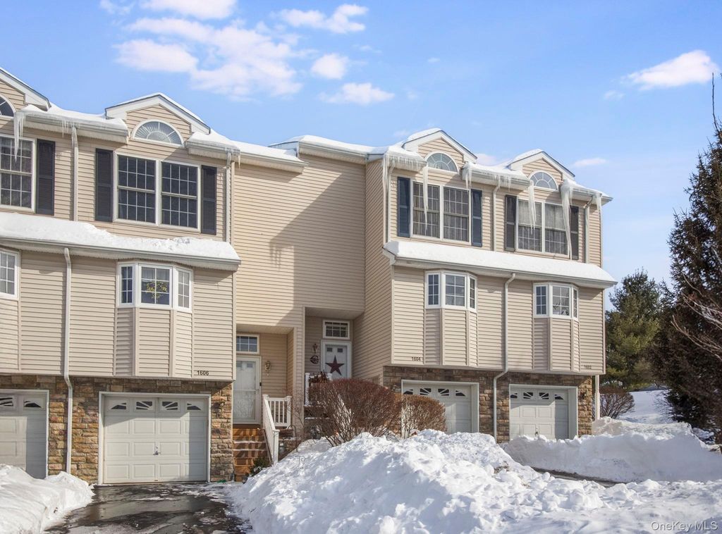 1604 Pondview Loop, Wappingers Falls, NY 12590