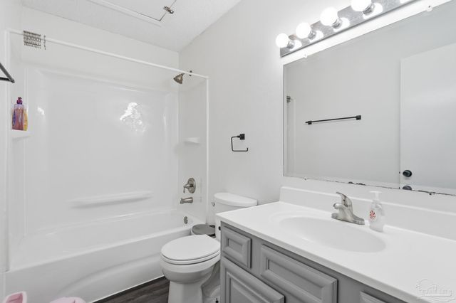 1200 Shoreline Dr 413, Gulf Breeze, FL 32561