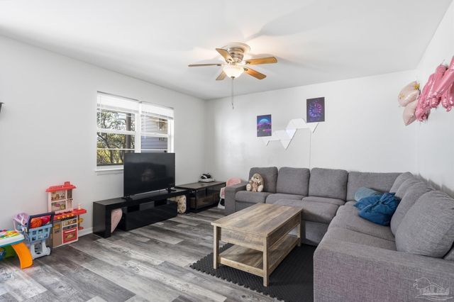 1200 Shoreline Dr 413, Gulf Breeze, FL 32561