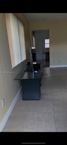 18 SW 13th St, Dania Beach, FL 33004