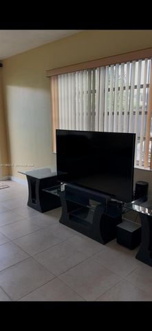 18 SW 13th St, Dania Beach, FL 33004