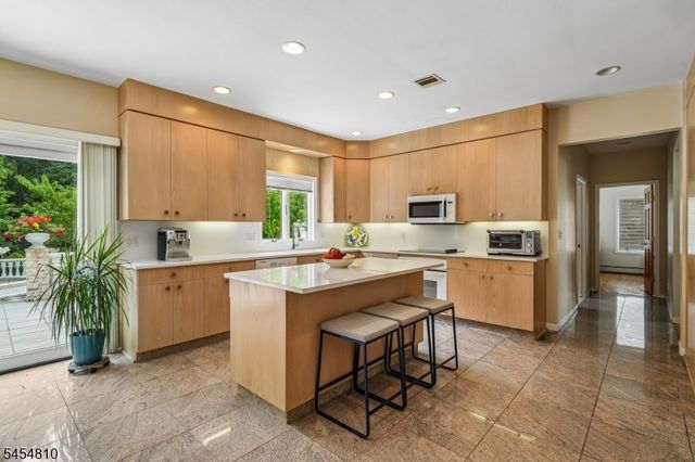 24 Emerson Rd, Parsippany-troy Hills Twp., NJ 07950