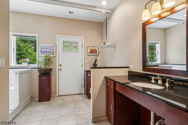 24 Emerson Rd, Parsippany-troy Hills Twp., NJ 07950