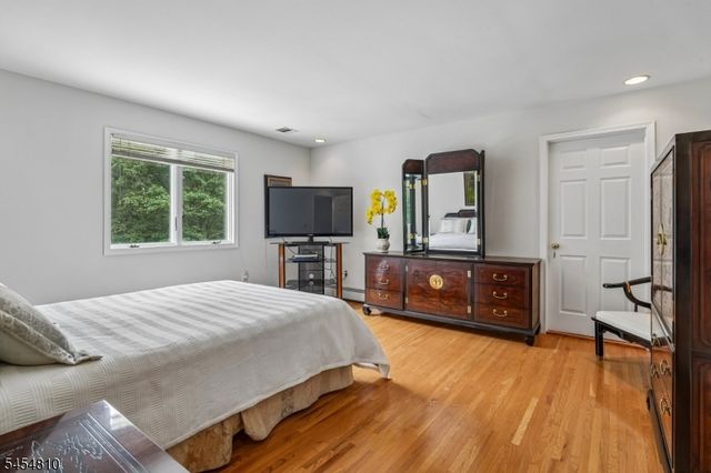 24 Emerson Rd, Parsippany-troy Hills Twp., NJ 07950