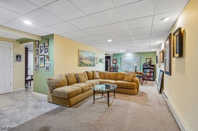 24 Emerson Rd, Parsippany-troy Hills Twp., NJ 07950