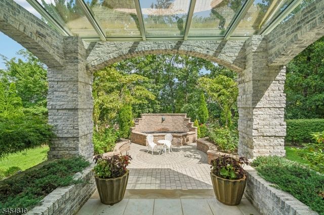 24 Emerson Rd, Parsippany-troy Hills Twp., NJ 07950