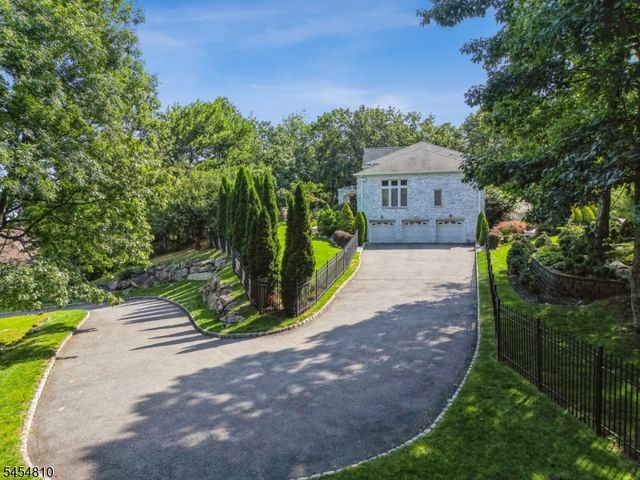 24 Emerson Rd, Parsippany-troy Hills Twp., NJ 07950