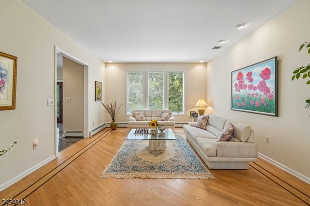 24 Emerson Rd, Parsippany-troy Hills Twp., NJ 07950