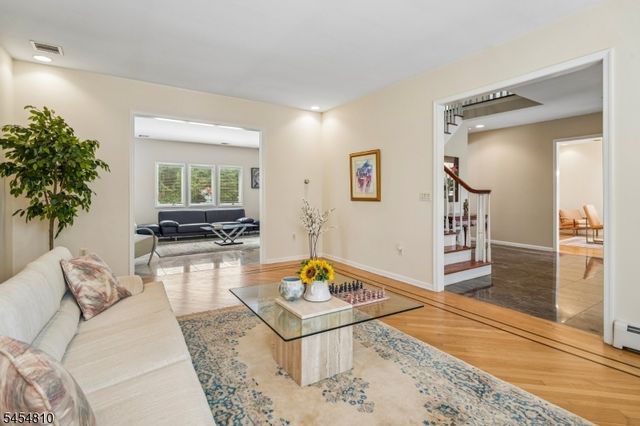 24 Emerson Rd, Parsippany-troy Hills Twp., NJ 07950