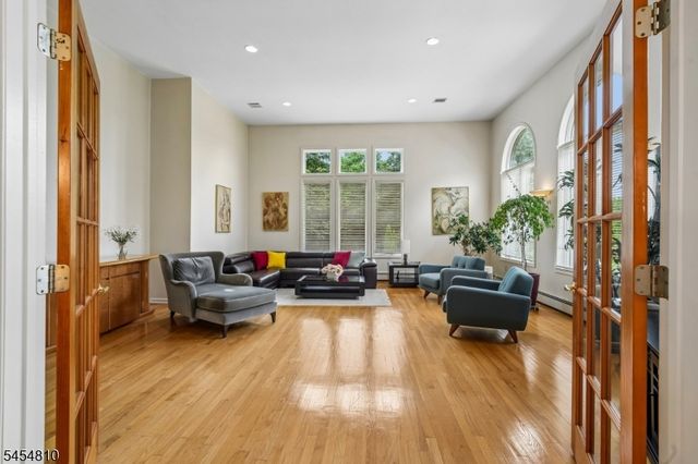 24 Emerson Rd, Parsippany-troy Hills Twp., NJ 07950