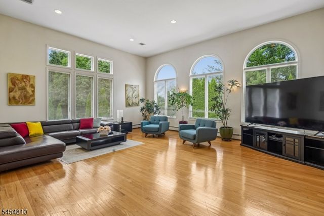 24 Emerson Rd, Parsippany-troy Hills Twp., NJ 07950