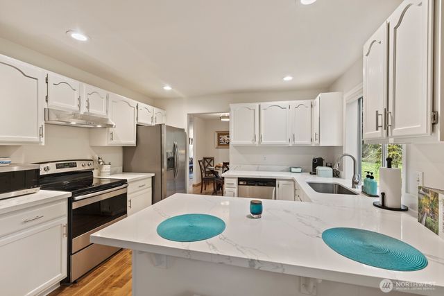 2710 NE 105th Street, Seattle, WA 98125