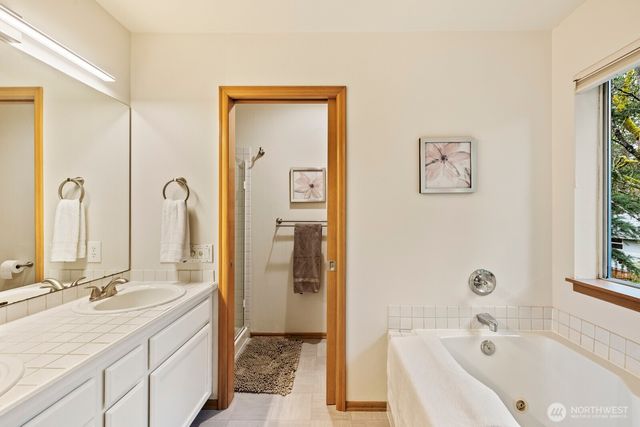 2710 NE 105th Street, Seattle, WA 98125