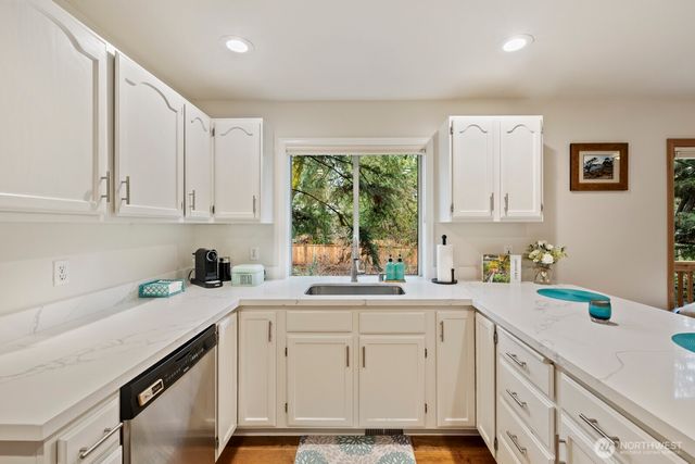 2710 NE 105th Street, Seattle, WA 98125