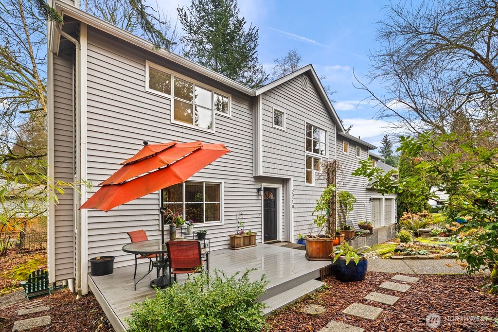 2710 NE 105th Street, Seattle, WA 98125