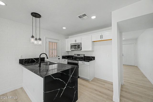 1703 W CARTER Road, Phoenix, AZ 85041