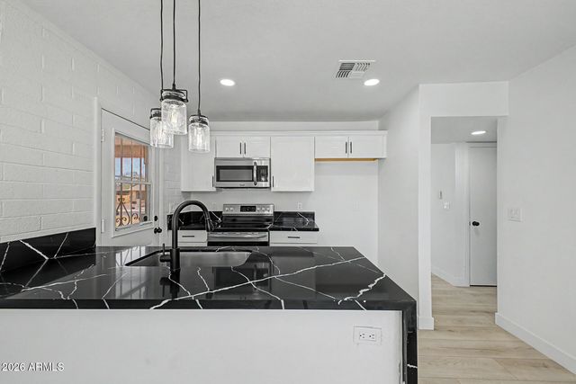 1703 W CARTER Road, Phoenix, AZ 85041