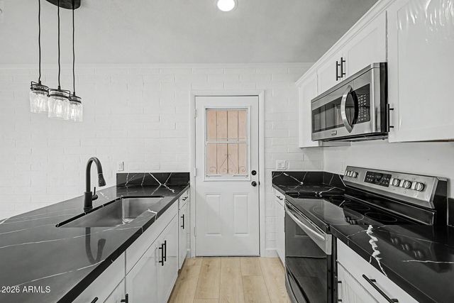 1703 W CARTER Road, Phoenix, AZ 85041