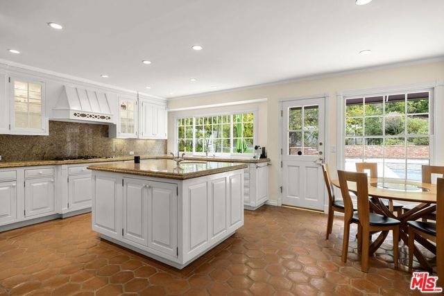 2528 La Condesa Drive, Los Angeles, CA 90049