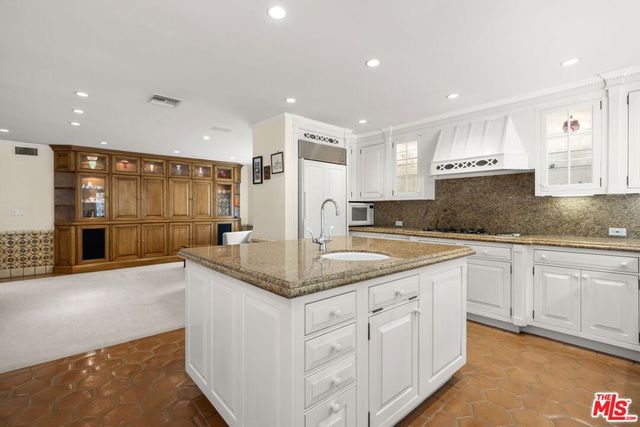 2528 La Condesa Drive, Los Angeles, CA 90049