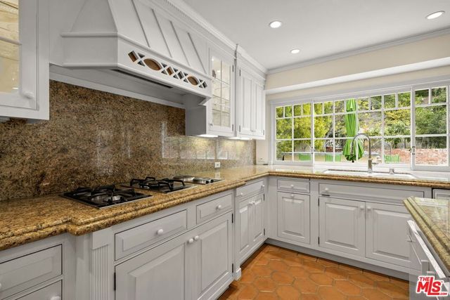 2528 La Condesa Drive, Los Angeles, CA 90049