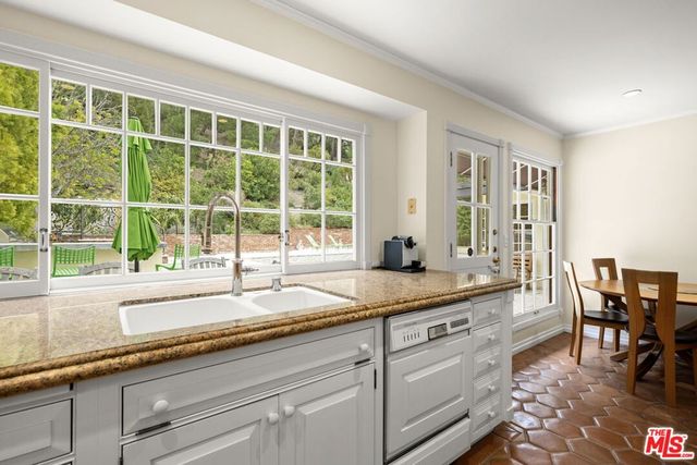 2528 La Condesa Drive, Los Angeles, CA 90049