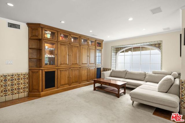 2528 La Condesa Drive, Los Angeles, CA 90049