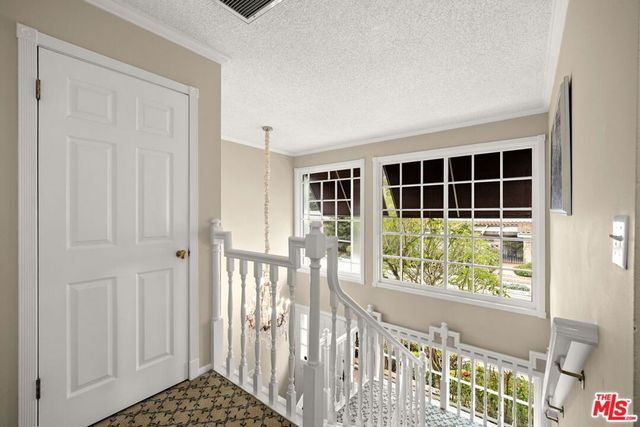 2528 La Condesa Drive, Los Angeles, CA 90049