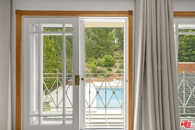 2528 La Condesa Drive, Los Angeles, CA 90049