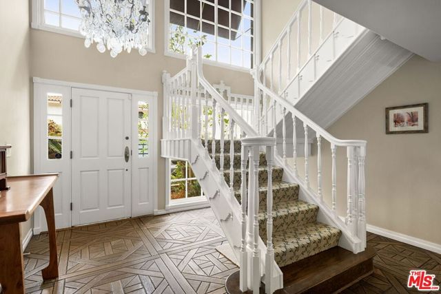 2528 La Condesa Drive, Los Angeles, CA 90049