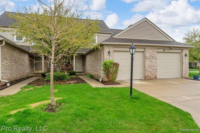 4000 Hunters Circle 137, Canton, MI 48188