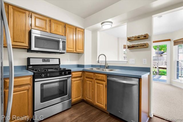 4000 Hunters Circle 137, Canton, MI 48188