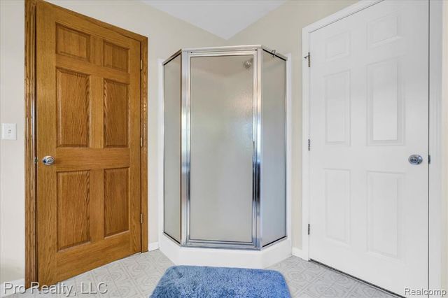 4000 Hunters Circle 137, Canton, MI 48188