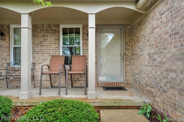 4000 Hunters Circle 137, Canton, MI 48188