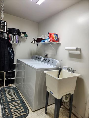 4000 Hunters Circle 137, Canton, MI 48188