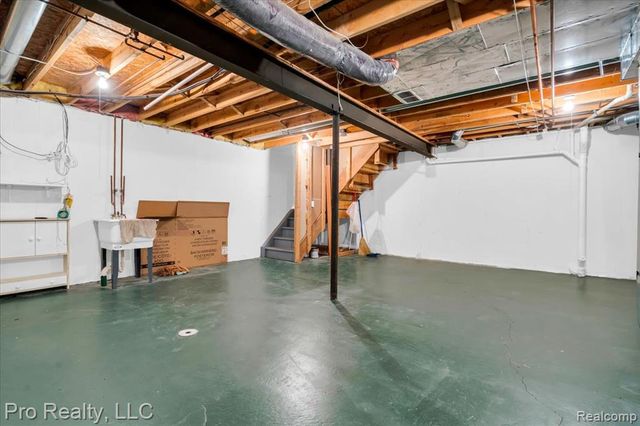 4000 Hunters Circle 137, Canton, MI 48188
