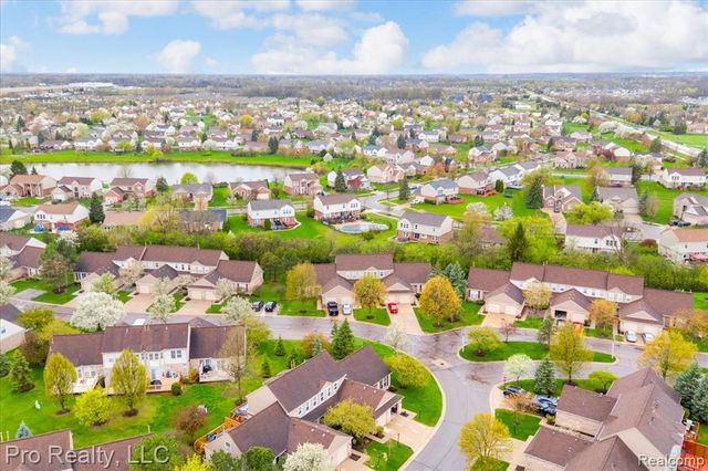 4000 Hunters Circle 137, Canton, MI 48188