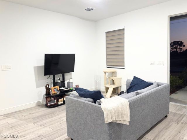 8033 Melody CIR, Labelle, FL 33935