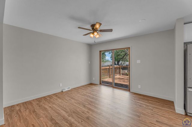 2806 SW Maupin LN, Topeka, KS 66614