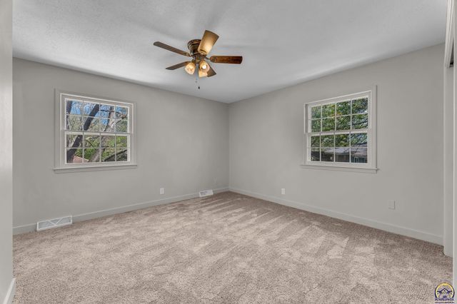 2806 SW Maupin LN, Topeka, KS 66614