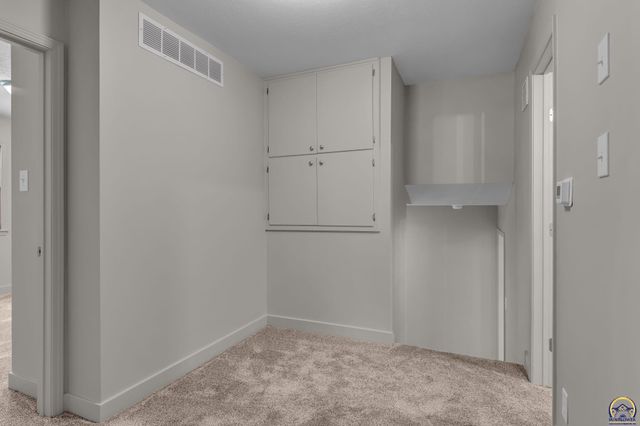 2806 SW Maupin LN, Topeka, KS 66614
