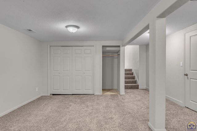 2806 SW Maupin LN, Topeka, KS 66614
