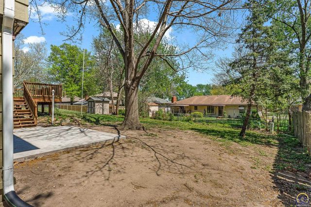 2806 SW Maupin LN, Topeka, KS 66614