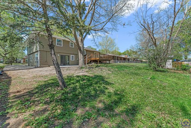 2806 SW Maupin LN, Topeka, KS 66614