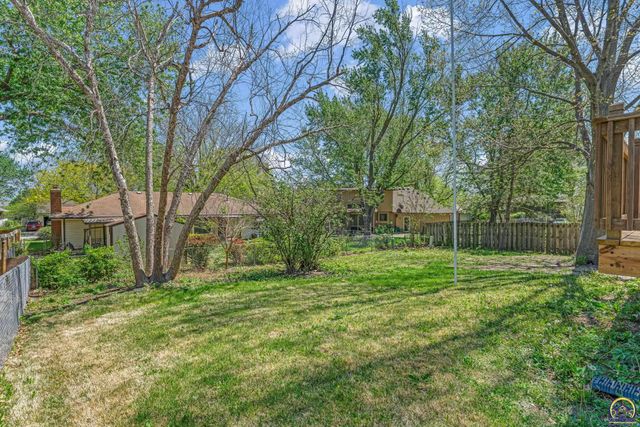 2806 SW Maupin LN, Topeka, KS 66614