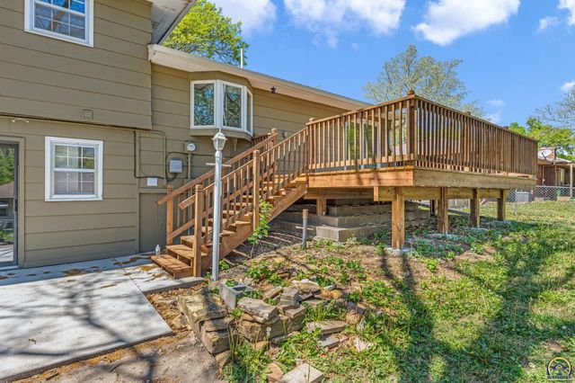 2806 SW Maupin LN, Topeka, KS 66614