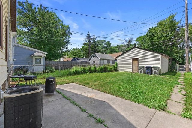 3118 W Fairmount AVENUE, Milwaukee, WI 53209
