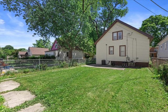 3118 W Fairmount AVENUE, Milwaukee, WI 53209